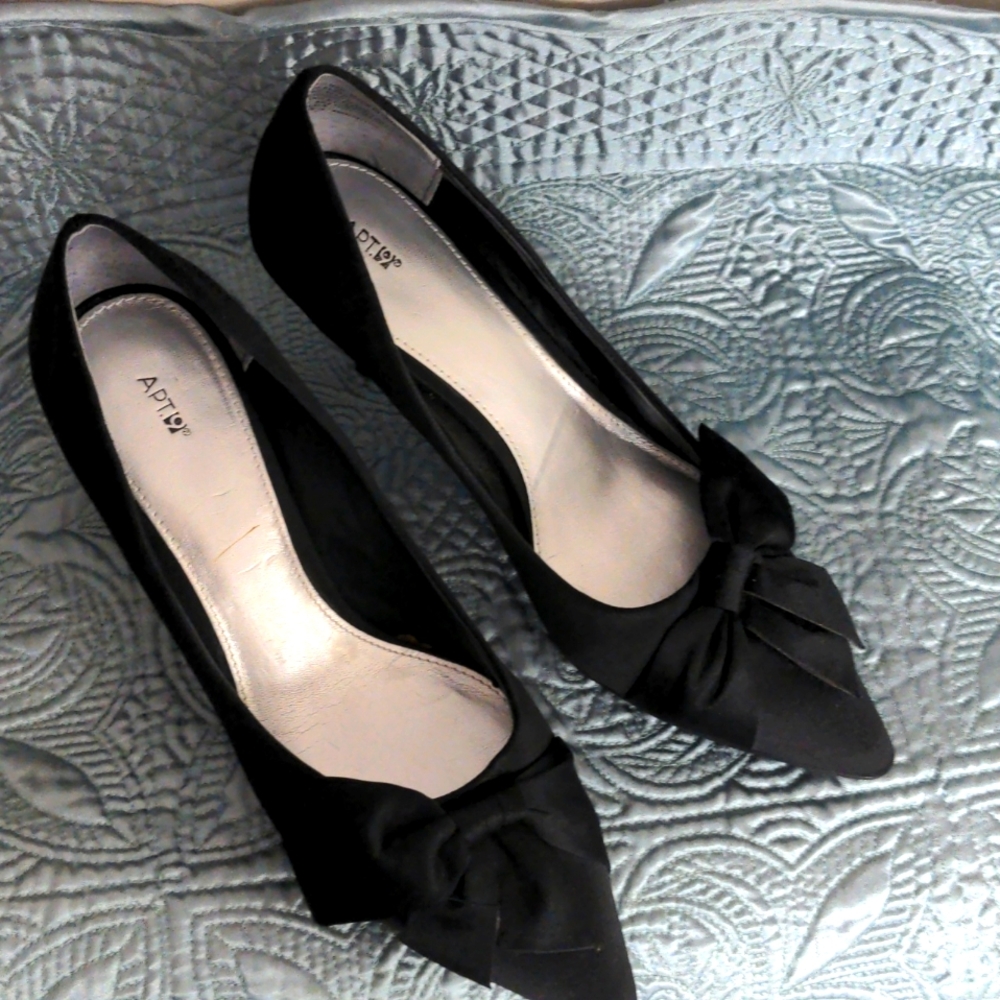 Women's black pumps